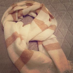 Abercrombie & Fitch super soft scarf